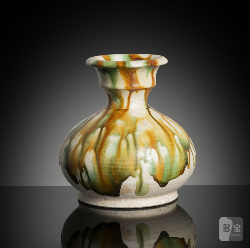 A 'Sancai'- glazed earthenware vase